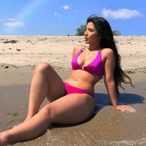 Meet your Posher, Deena